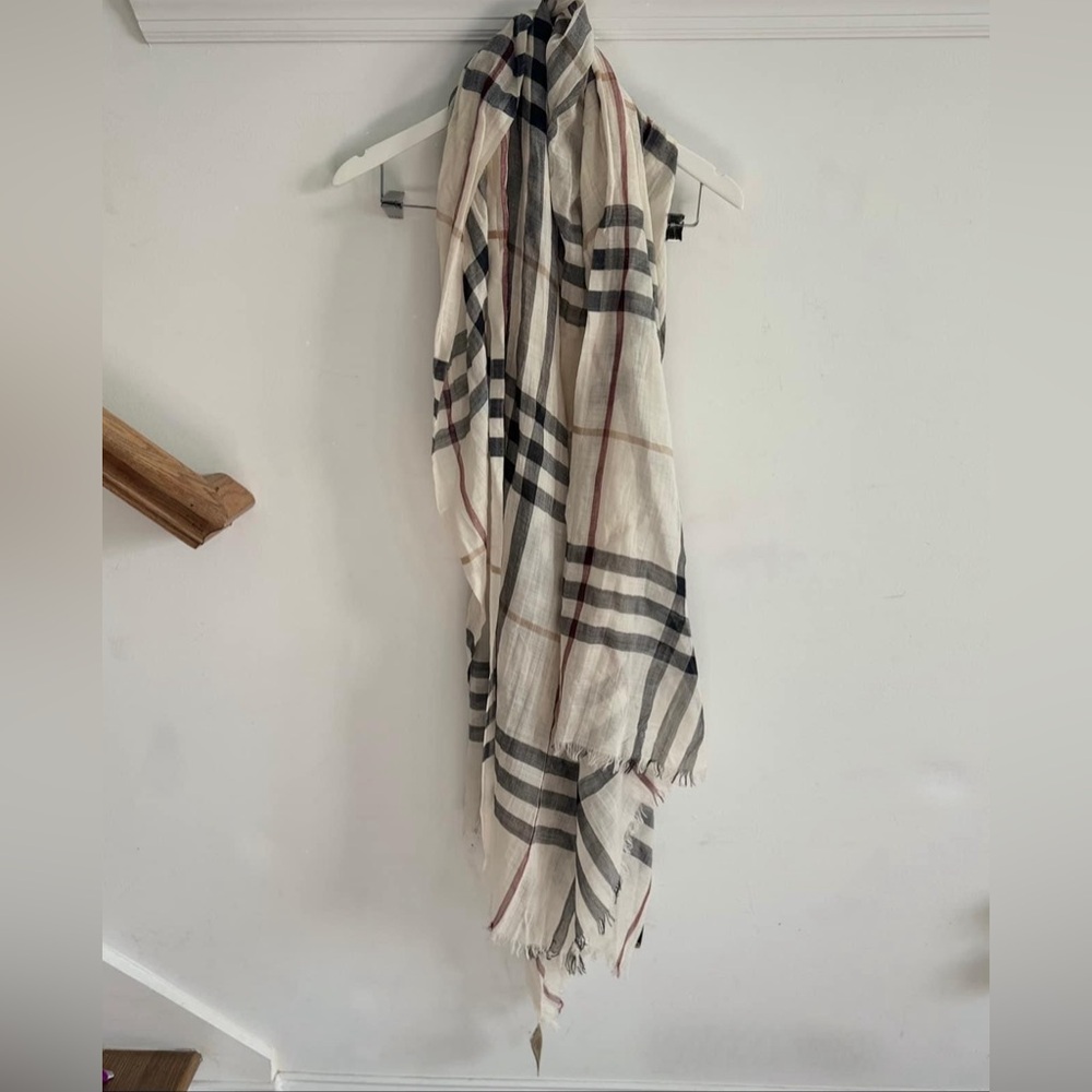 Authentic Burberry Lightweight Giant Check Wool & Silk Scarf in Stone Check